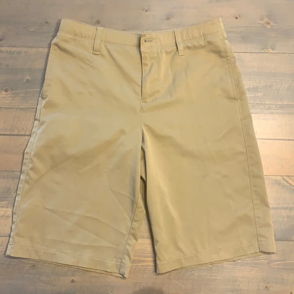Under Armor Khaki shorts (LOOSE) - Picture 1 of 3